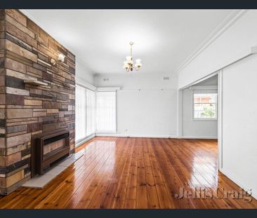 SHORT WALK TO MCKINNON PARK! - Photo 1