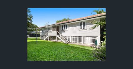 Renovated Duplex Near Cafés, Cinemas & Shops - Photo 2