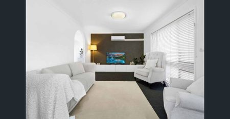 Spacious 3-bedroom family home in quiet Werrington Downs pocket - Photo 2