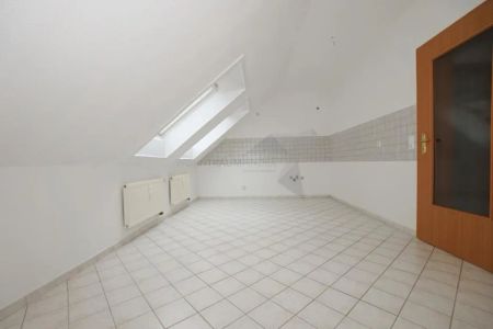 Geräumige 2-Raum-Dachgeschoss-Wohnung mit großer Küche - Foto 4