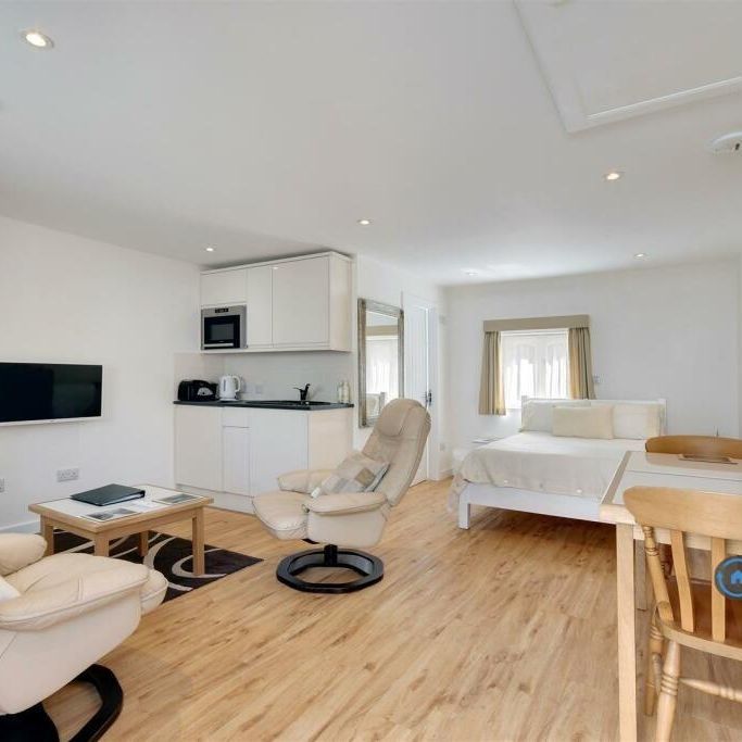 Studio to rent - Photo 1