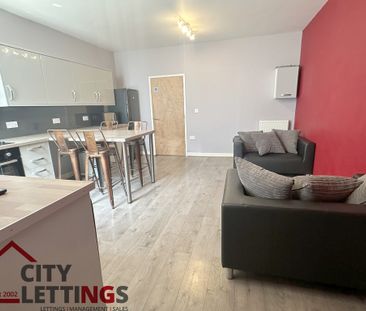 4 Bedroom Apartment - Photo 2