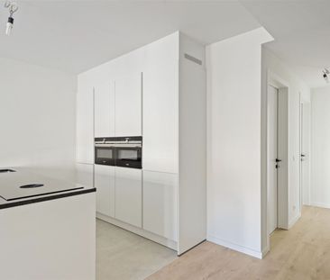 Instapklaar 2-slaapkamerappartement met carport - Photo 3