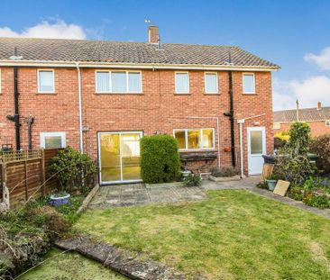 3 bedroom end of terrace house to rent - Photo 4