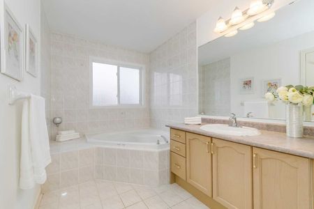 For Lease - 5166 Des Jardines Drive, Burlington, Ontario - Photo 2