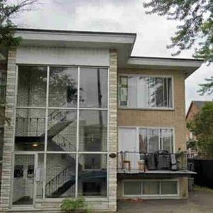 A Louer 8 1/2 Chomedey 4Chambres 2sdb - Photo 2