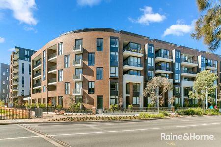 Spacious apartment located 280m to Tramsheds - Industrial-chic commercial complex featuring food vendors, supermarket & trendy restaurants. - Photo 2