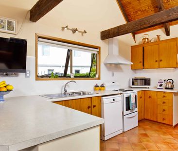 Sun-Drenched Spacious Family Home! - Photo 2