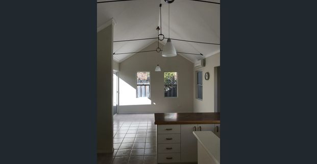 IDEAL LOCATION 3 X 1 - WOW ! - Photo 1