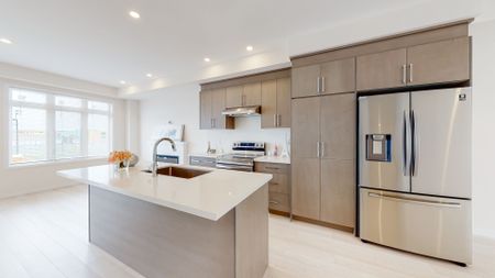 For Lease - 10 Seacoasts Circle, Vaughan, Ontario - Photo 4