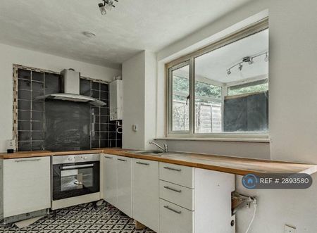 2 bedroom terraced house to rent - Photo 2