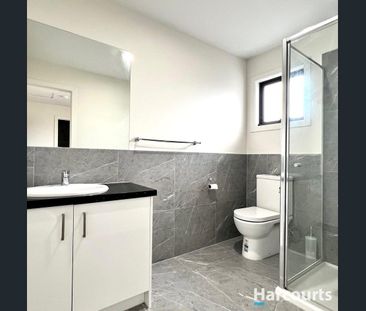 Modern Two-Bedroom Townhouse in Prime Dandenong Location - Photo 4