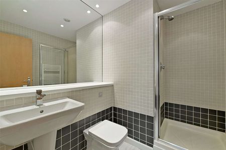 Stunning Ground Floor Apartment with large terrace and parking. - Photo 5