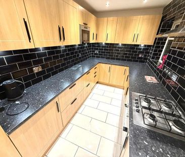 5 bedroom semi-detached house to rent - Photo 3