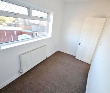 3 bedroom end of terrace house to rent - Photo 4