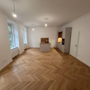 Hochwertiger Altbau-Erstbezug | 3 Zimmer | Grünlage | Heiz- und Warmwasser-Akonto inkludiert - Photo 3