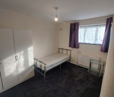4 Bed Terraced House, Rokeby Street, E15 - Photo 5