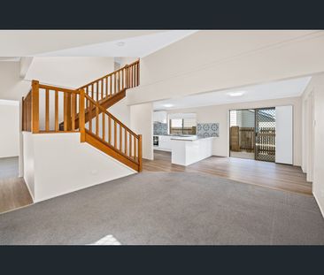 12 Whites Rd, Manly West, Qld 4179 - Photo 2