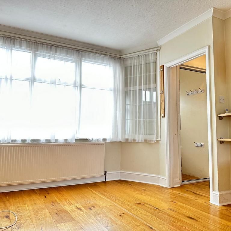 4 bedroom flat to rent - Photo 1