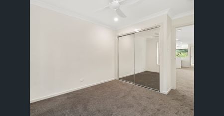 Large 4 Bedroom Duplex in Labrador - Photo 2