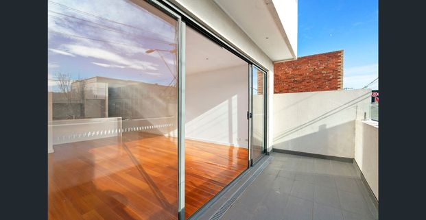 Superb, Spacious Apartment Living! - Photo 1