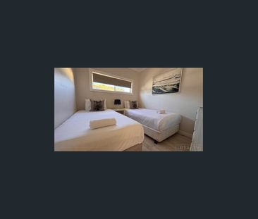 Coastal Beachfront 4 Bedroom Home - Photo 5