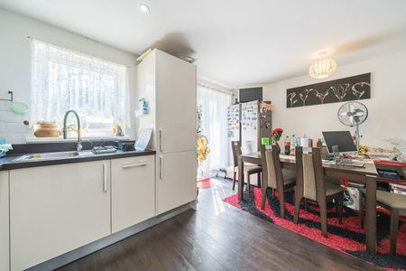 Terraced House to rent - Dartford, DA1 - Photo 2