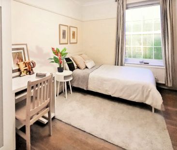 3 Bed Flat, Wenham House, SW8 - Photo 3