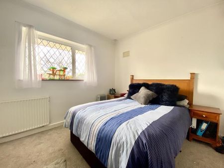 4 bedroom detached house to rent - Photo 5