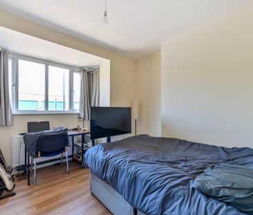 4 bedroom semi-detached house to rent - Photo 3