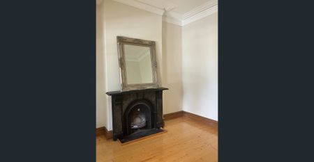 Classic terrace home with natural light and great location. - Photo 2