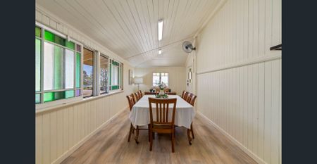 Enormous Family Home in superb Location - Photo 2