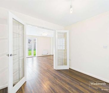 Roe Gardens, Three Mile Cross, Reading, RG7 - Photo 1