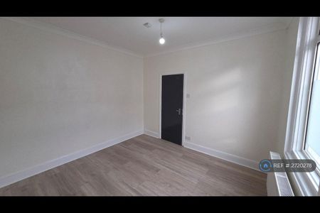 4 bedroom terraced house to rent - Photo 3