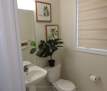 Townhouse For Lease | X8141922 - Photo 2