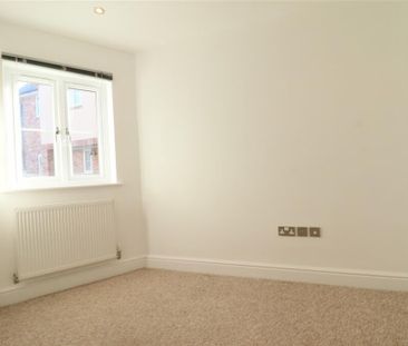 Longmead Avenue, Chelmsford, CM2 7EY - Photo 1