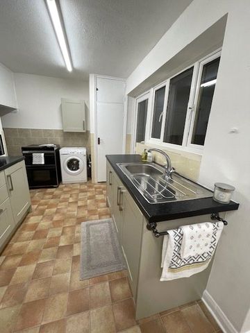 Snakes Lane, Southend-on-Sea, Essex, SS2 6UA - Photo 2