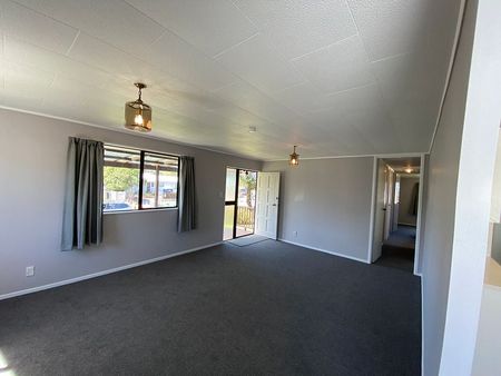 Spacious 3BR Family Haven in Mt. Wellington - Photo 3