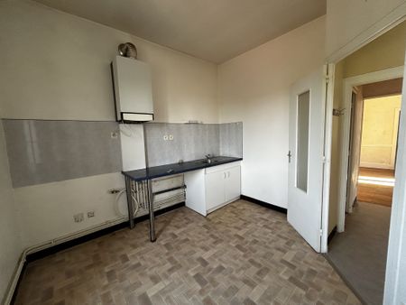 Location Appartement 2 pièces 47m² LE CREUSOT 71200 - Photo 4