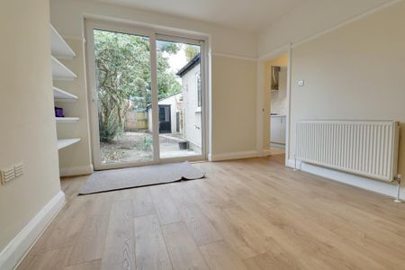 4 bedroom semi-detached house to rent - Photo 3