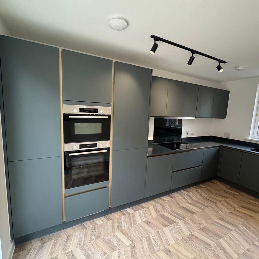 3 Bed Detached House, Stewer St, SE18 - Photo 1