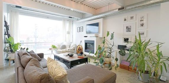 PH 3B - 214 BATHURST ST: Elegant trendy living - Photo 2