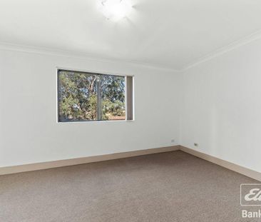 TOP FLOOR APARTMENT - Photo 4