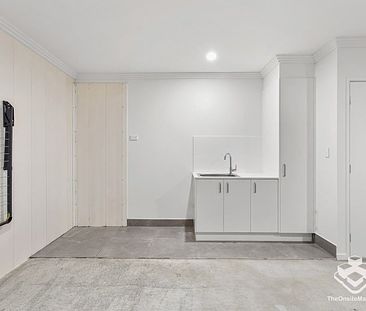 BRAND NEW 3 BED TOWNHOME, 3 car parks - Photo 3
