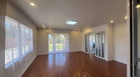 Fabulous Four Bedroom House! - Photo 3