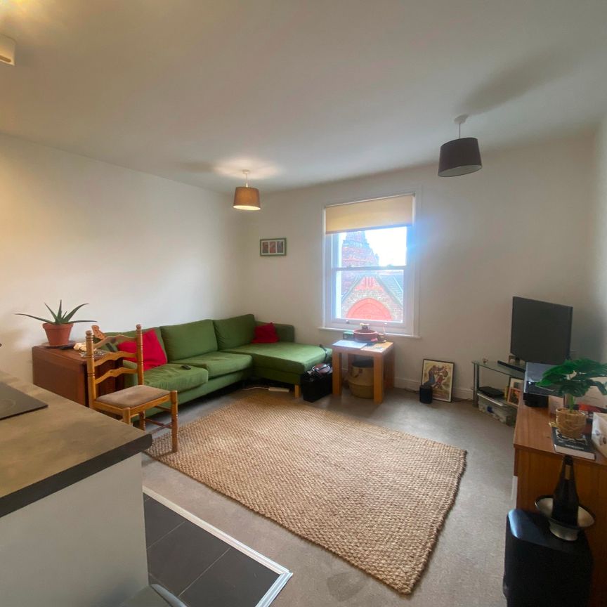 Two bed Apartment available TO LET on Lark Lane - Photo 1