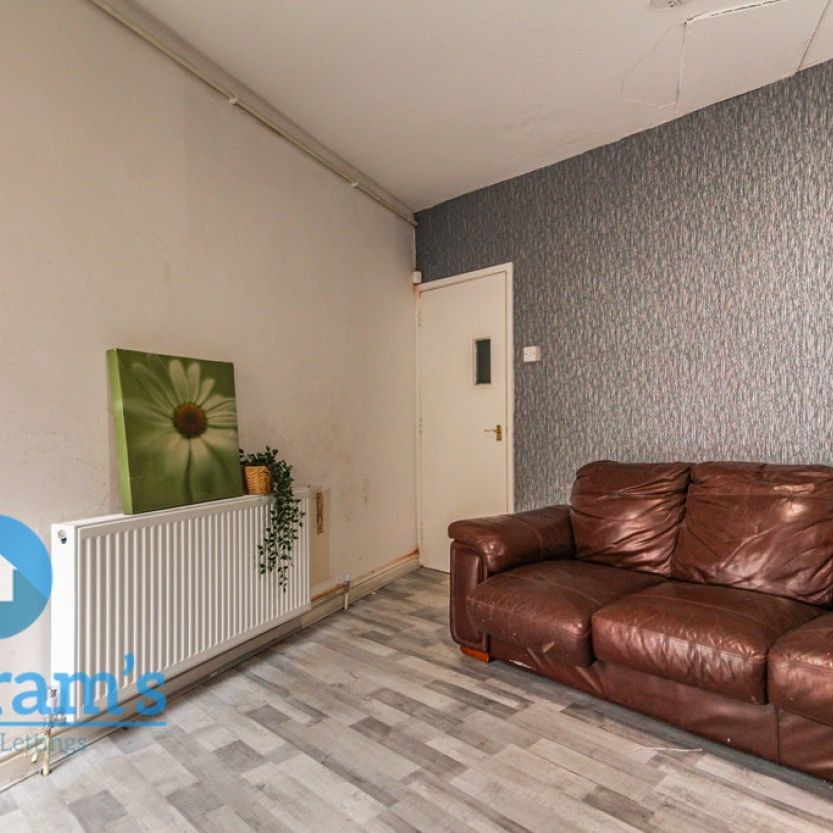 5 bed Mid Terraced House for Rent - Photo 1