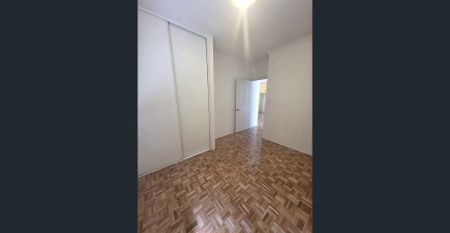 Don't miss this well presented 3 bedroom home located in a great area, close to everything you need! - Photo 2