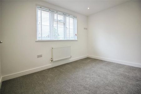 4 bedroom semi-detached house to rent - Photo 5