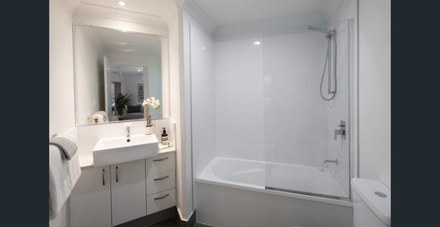 Generous Courtyard Apartment in a Prime Everton Park Location - Photo 1